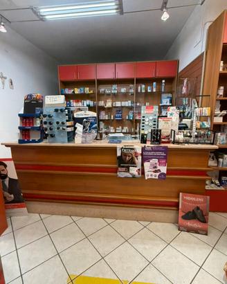 Arredamento negozio in condizioni ottime