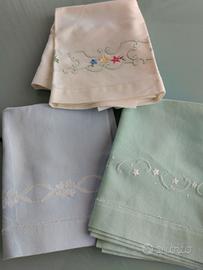 Asciugamani ricamati a mano