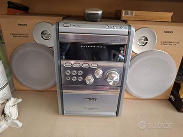 Stereo Philips con casse in legno.