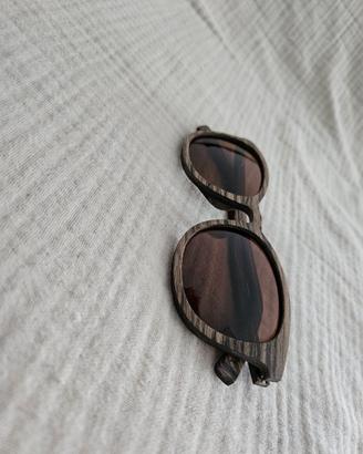 Occhiali da sole in legno marca Dolfi
