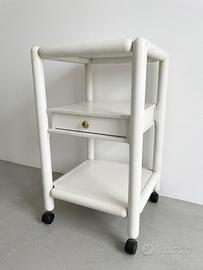 Tavolino vintage in legno laccato bianco con ruote