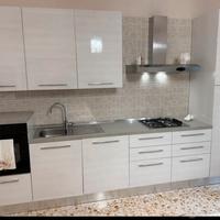 Cucina moderna in eccellente stato