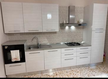 Cucina moderna in eccellente stato
