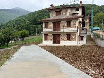 Villa di 305 m² con più di 5 locali a Cantalice