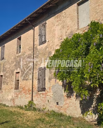 RUSTICO CON TERRENO AGRICOLO