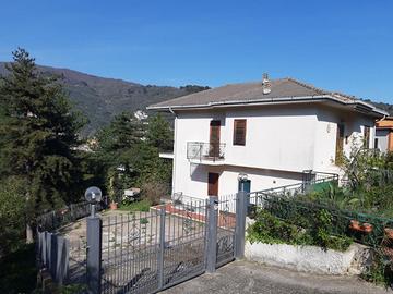 CASA SEMINDIPENDENTE A DIANO ARENTINO