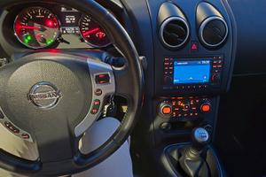 NISSAN Qashqai 4x4 2.0 170cv gancio traino e barre