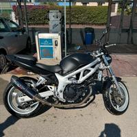 Suzuki SV 650 2001 nera opaca