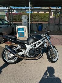 Suzuki SV 650 2001 nera opaca