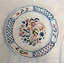Piatto in ceramica decorato