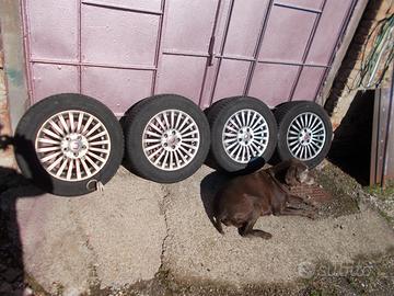 Gomme invernali complete di cerchioni