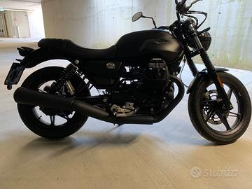 Moto Guzzi V7 Stone 2025