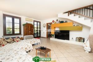 4 LOCALI DUPLEX CON BOX E CANTINA !!!