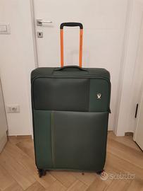 Valigia Roncato nuova. Formato grande.