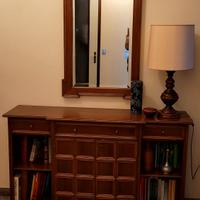 Credenza e specchio  anni ' 70 in noce massello