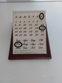 Calendario da tavolo in argento