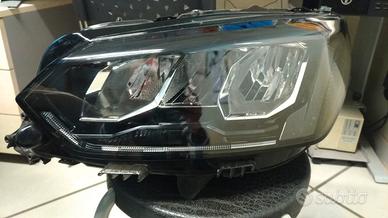Faro Peugeot 2008