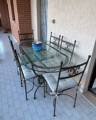 Tavolo esterno con sedie