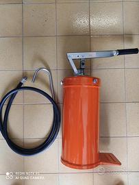 Pompa olio kg 12 con accessori