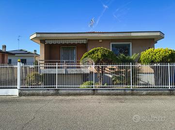 VILLA SINGOLA A MARCALLO CON CASONE