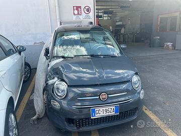 Fiat 500 Hybrid 1.0 incidentata – airbag aperti –