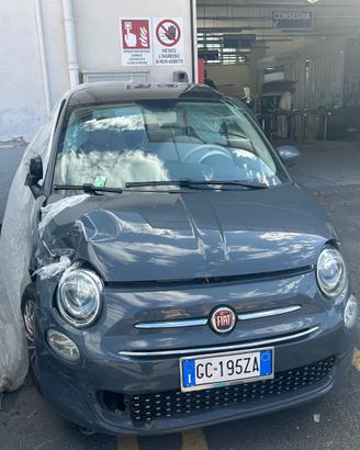 Fiat 500 Hybrid 1.0 incidentata – airbag aperti –