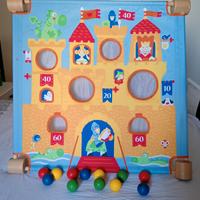 tiro al bersaglio con palline colorate 