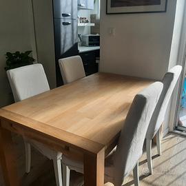 tavolo e sedie  divano 