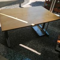 scrivania regolabile in altezza