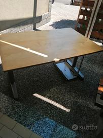 scrivania regolabile in altezza