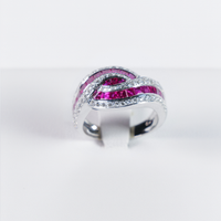 Anello in oro con diamanti e rubini
