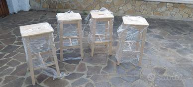 Sgabelli in legno