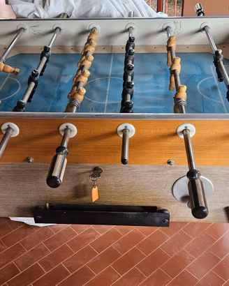 Biliardino vintage '60 con ometti in legno.