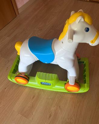 Cavallo a dondolo buone condizioni.