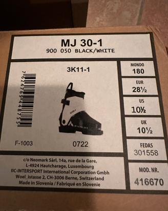 Sci discesa scarponi e casco