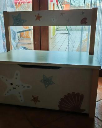 Seggiolini pappa,cassettiera e torre montessoriana