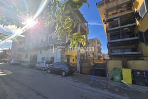 Cinque vani da ristrutturare con posto auto