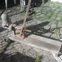 Antica pompa per travasare il vino