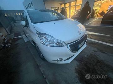 Peugeot 208 1.4 HDi 68 CV 5 porte Active 2014