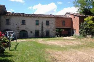 Rustico / Casale di 800 m² con più di 5 locali a A