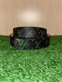 Cintura Louis Vuitton nera con logo argento