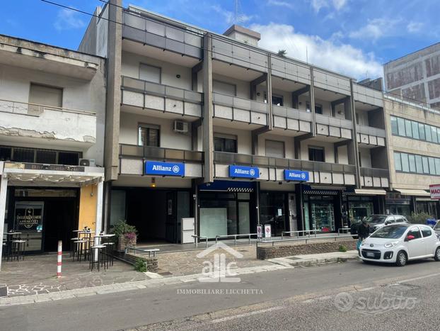 QUADRILOCALE IN ZONA CENTRALE CON TERRAZZO