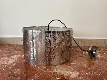 Lampadario grande con una lampada