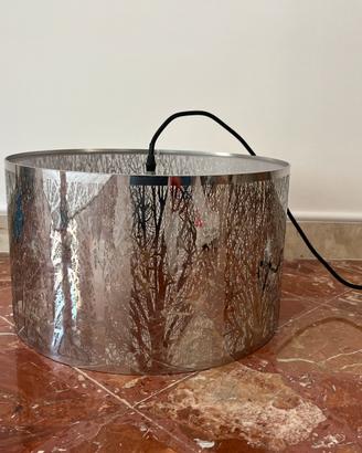 Lampadario grande con una lampada