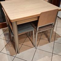 Tavolo 90x90 allungabile e 4 sedie