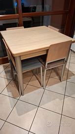 Tavolo 90x90 allungabile e 4 sedie
