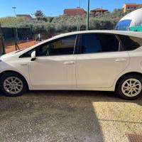 Toyota prius +