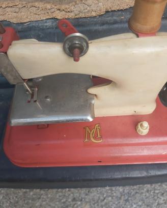 macchina da cucire  giocattolo MC anni 50