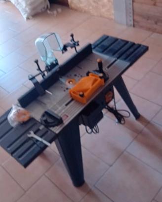 banchetto con fresa per legno RYOBI