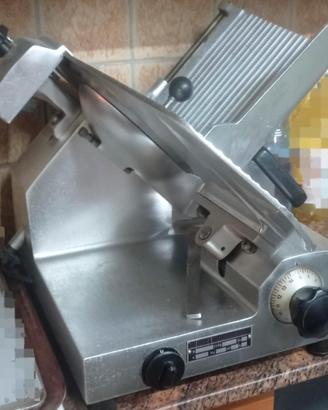 Affettatrice-CONSEGNA SOLO IN ZONA O VICINO
